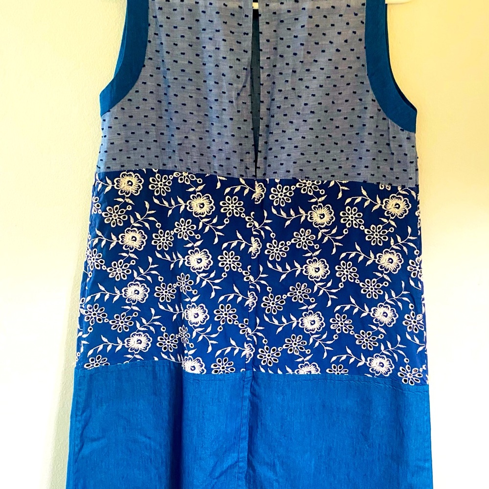 Beatriz Sánchez short denim dress very light with embroidery detail size small